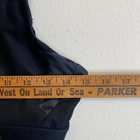 Prana Women's Sports Bra Layna Black Camo Size Medium V Neck Cross Back - Picture 7 of 7